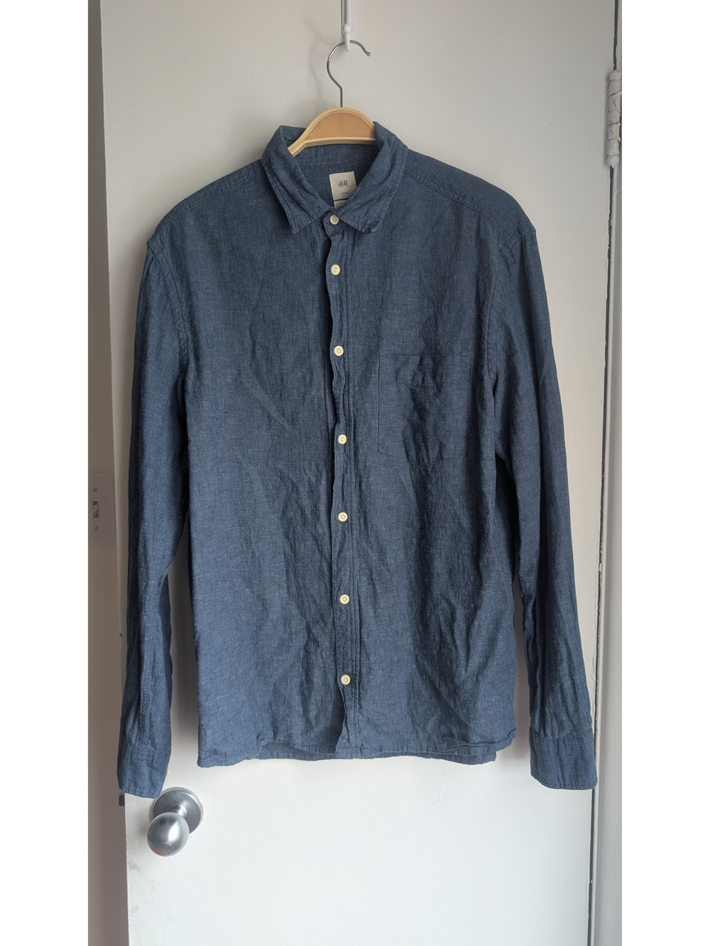 H&M Men's Long Sleeve Button-Up Shirt in Chambray Blue